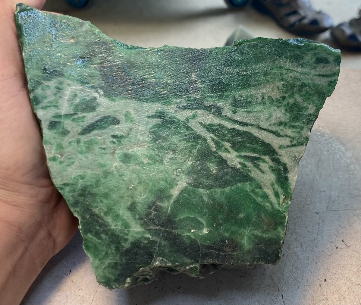 アフリカ産超巨石天然ネフライト原石3.28kg１面カット磨き無し^ ^綺麗