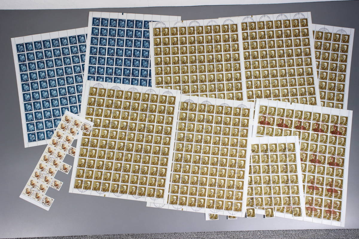 使用済み切手を収集帳に貼り初日印を押印 使用済みの切手を収集帳に貼り 初日印を押印 【公式通販】