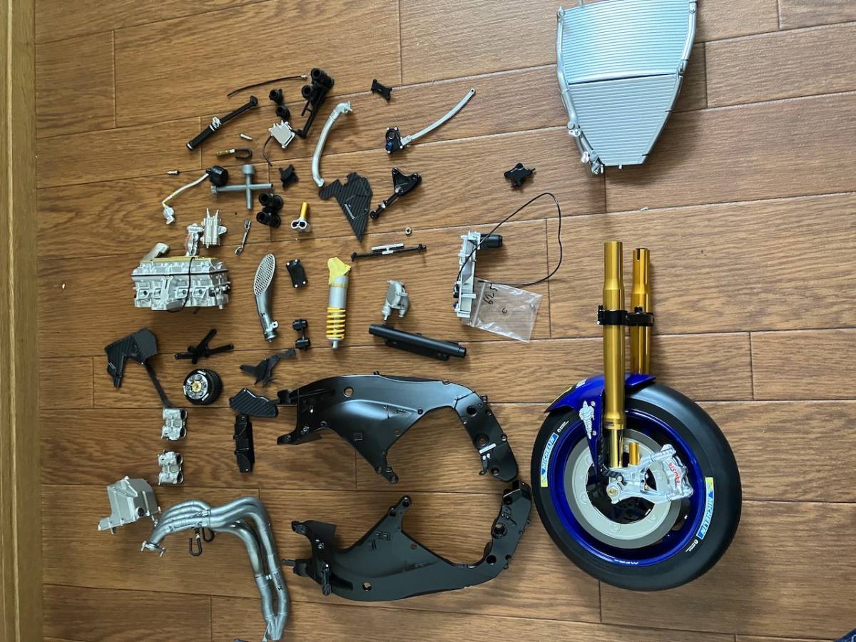 1/4 デアゴスティーニ バレンティーノ ロッシ ヤマハ YZR-M1 部品