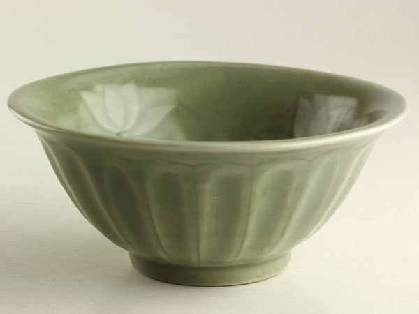 中国美術 明代 龍泉窯 青磁 影刻 碗 G1120 中国美術 代 龍泉窯 青磁 影