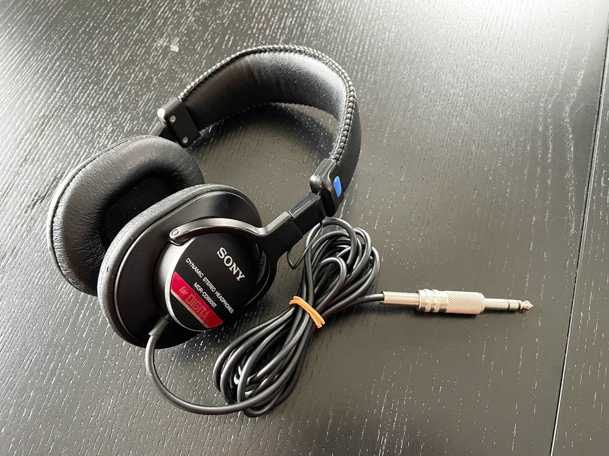 折りたたみ可能】SONY 密閉型モニターヘッドホン MDR-CD900ST / ヒンジ