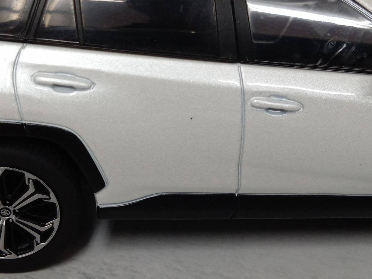1/30 トヨタ カラーサンプルミニカー RAV4 PHV ホワイトパール