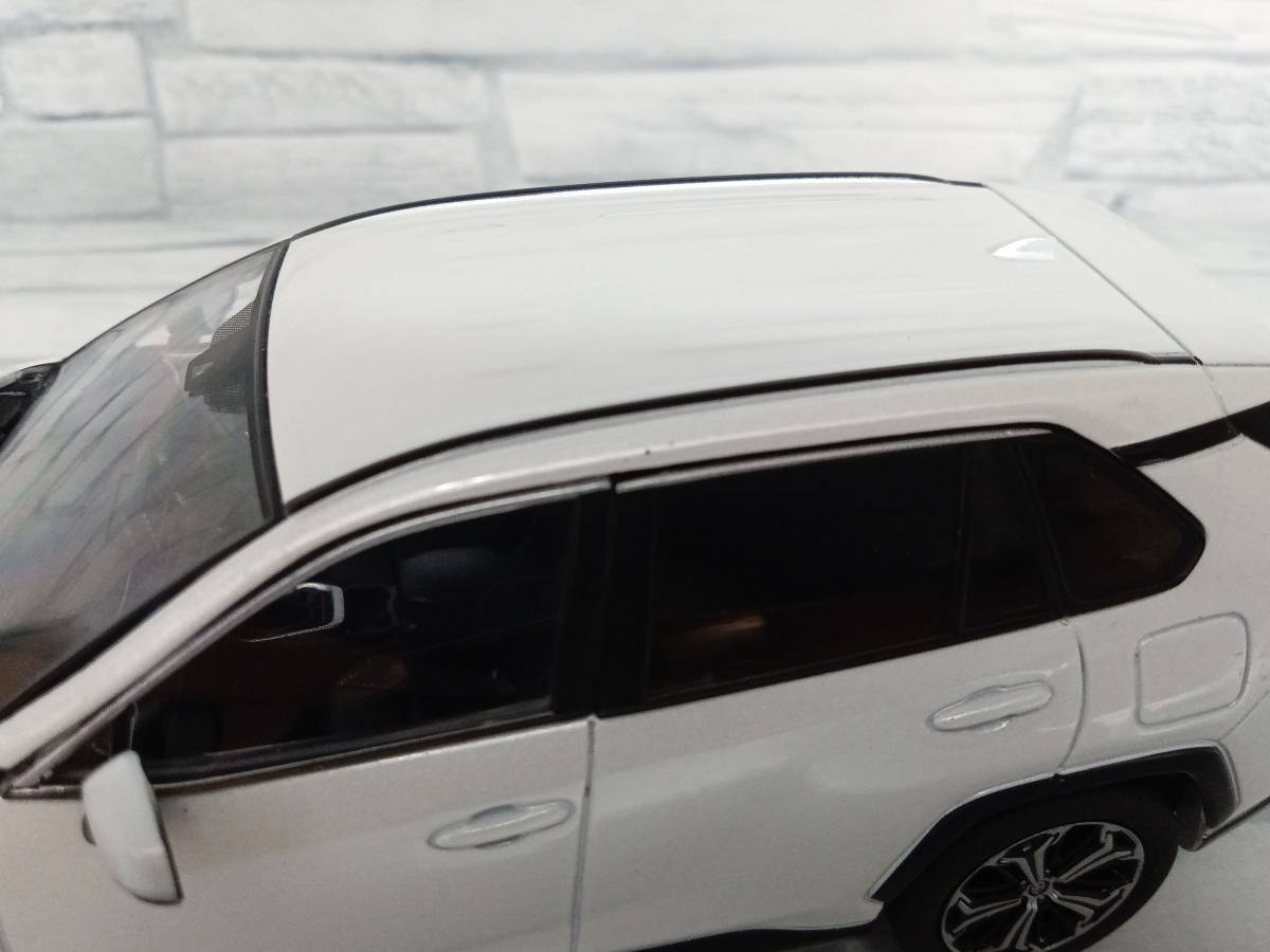1/30 トヨタ カラーサンプルミニカー RAV4 PHV ホワイトパール