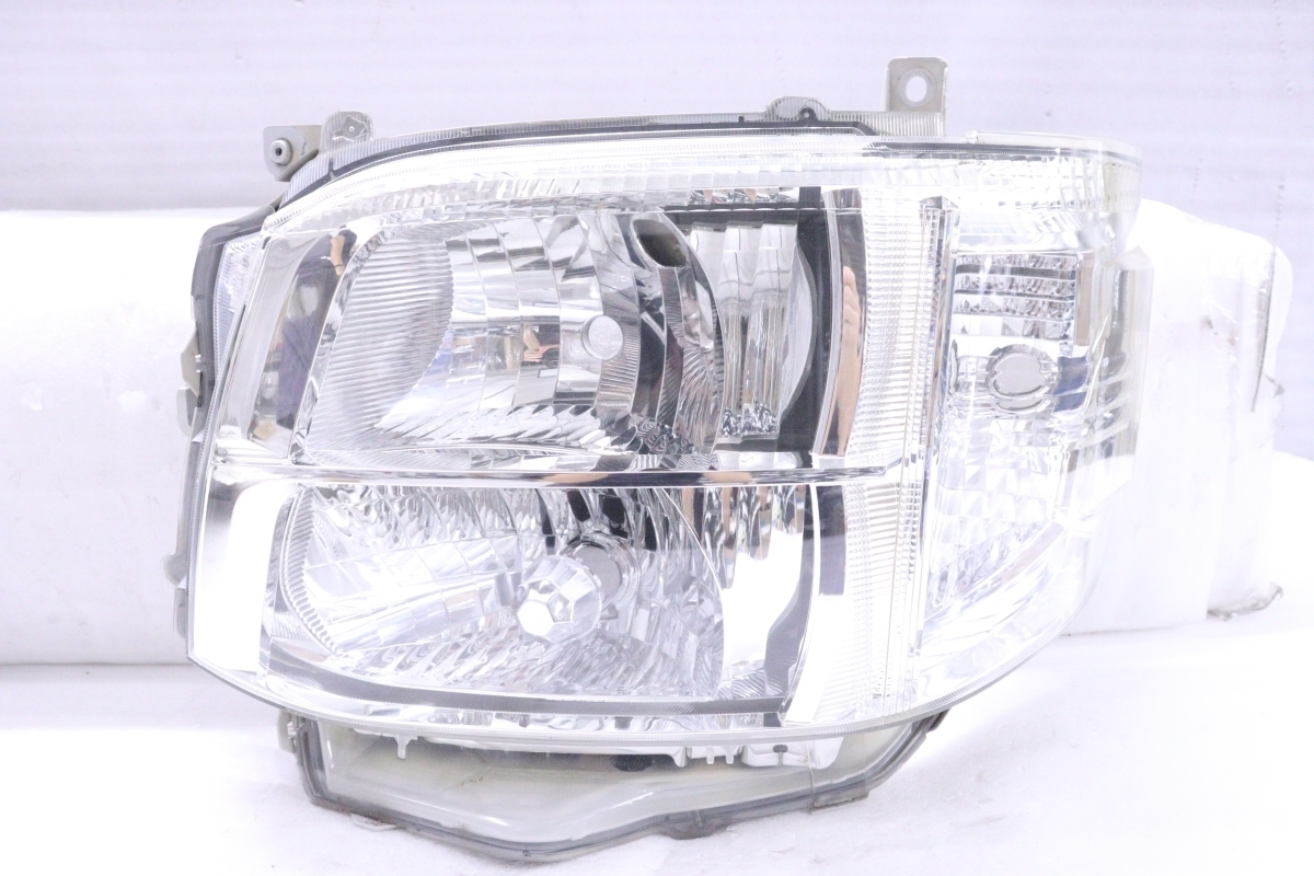 トヨタ プリウス 50 前期 テールランプ ICHIKOH 47-87 - メルカリ