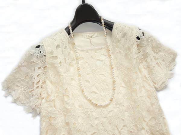 ◇グローブgrove◇フラワーモチーフレーストップスMアイボリー