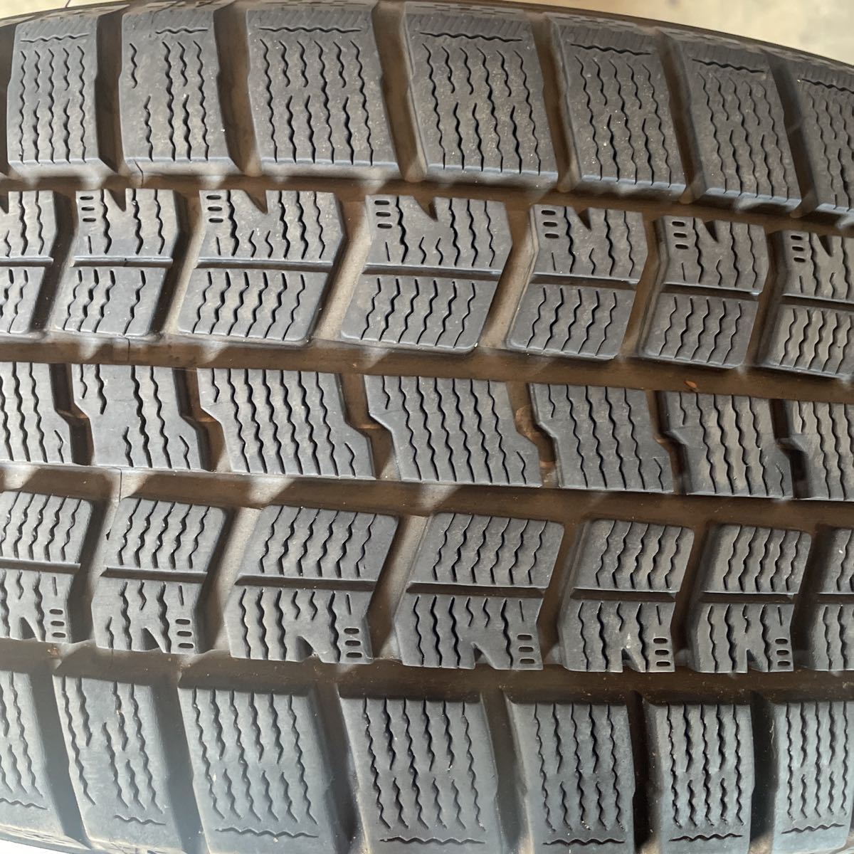 新品並 バリ山 225/45R18 スタッドレス 4本 グットイヤー アイスナビ7