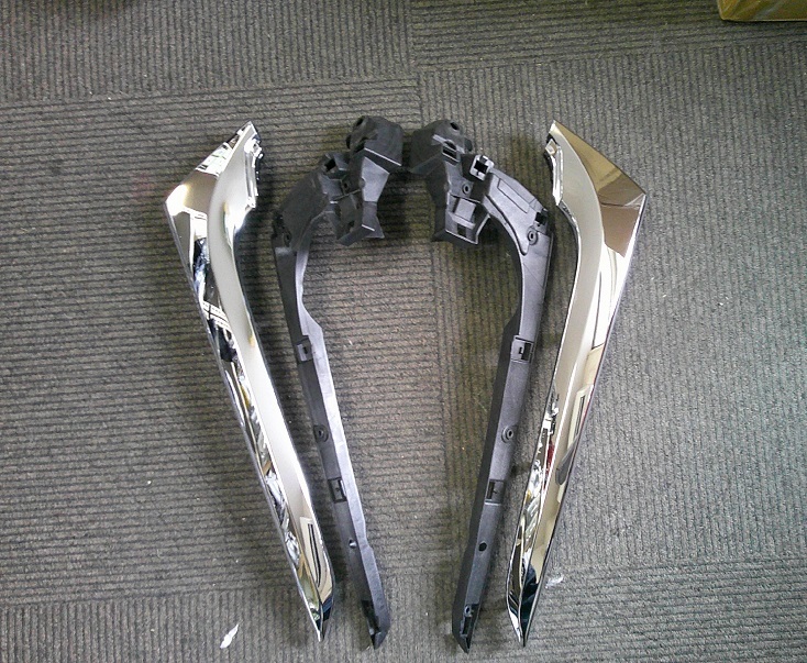 美品　アルファード30後期　エアロ用ヘッドライトガーニシュ左右セット　マント付き　