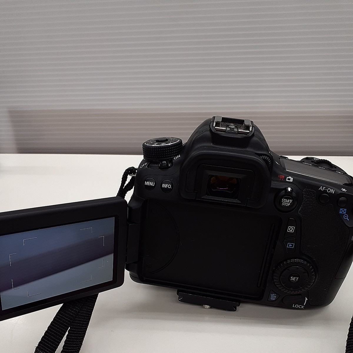 Canon キャノン EOS 70D デジタル一眼レフ レンズ EF-S 18-200mm 1:3.5