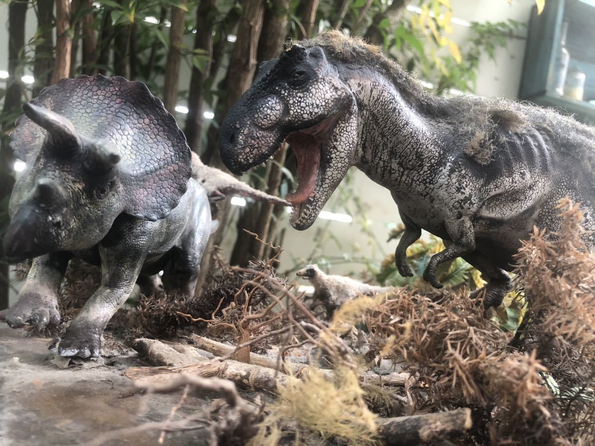 タミヤ　恐竜　プラモデル　ジオラマ　ティラノサウルス　トリケラトプス　ヴェロキラプトル タミヤ 1&frasl;35 恐竜世界シリーズ