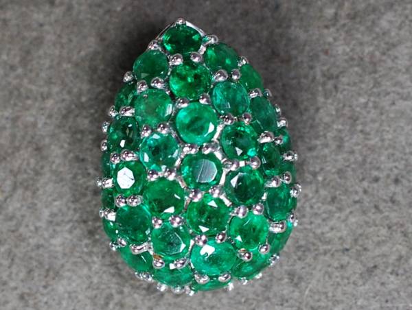 ￥100～k18wg綺麗!パヴェ留めの天然エメラルド1.20トップ