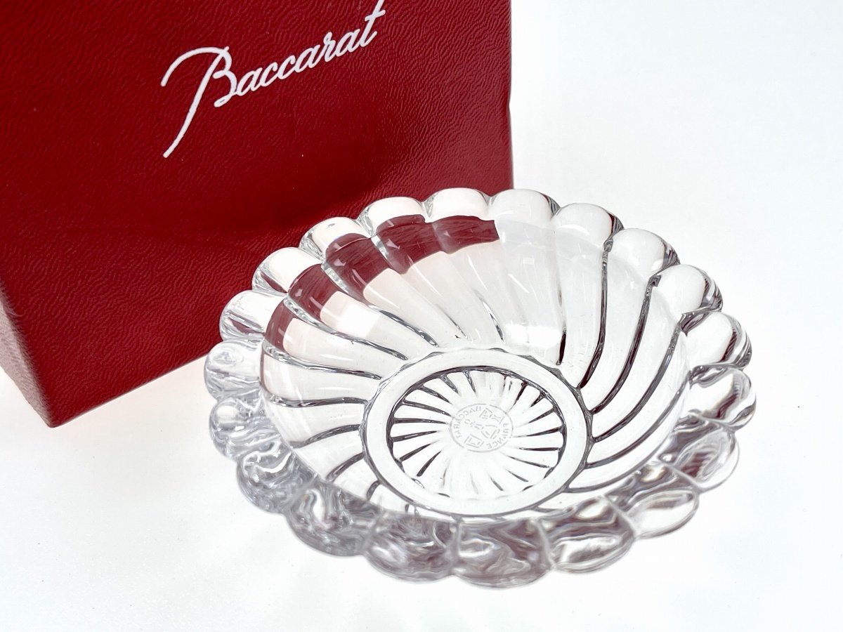 新品箱付 baccarat OVIEDO クリスタル アッシュトレイ Baccarat バカラ ボリュート アッシュトレイ 灰皿 アクセサリトレイ
