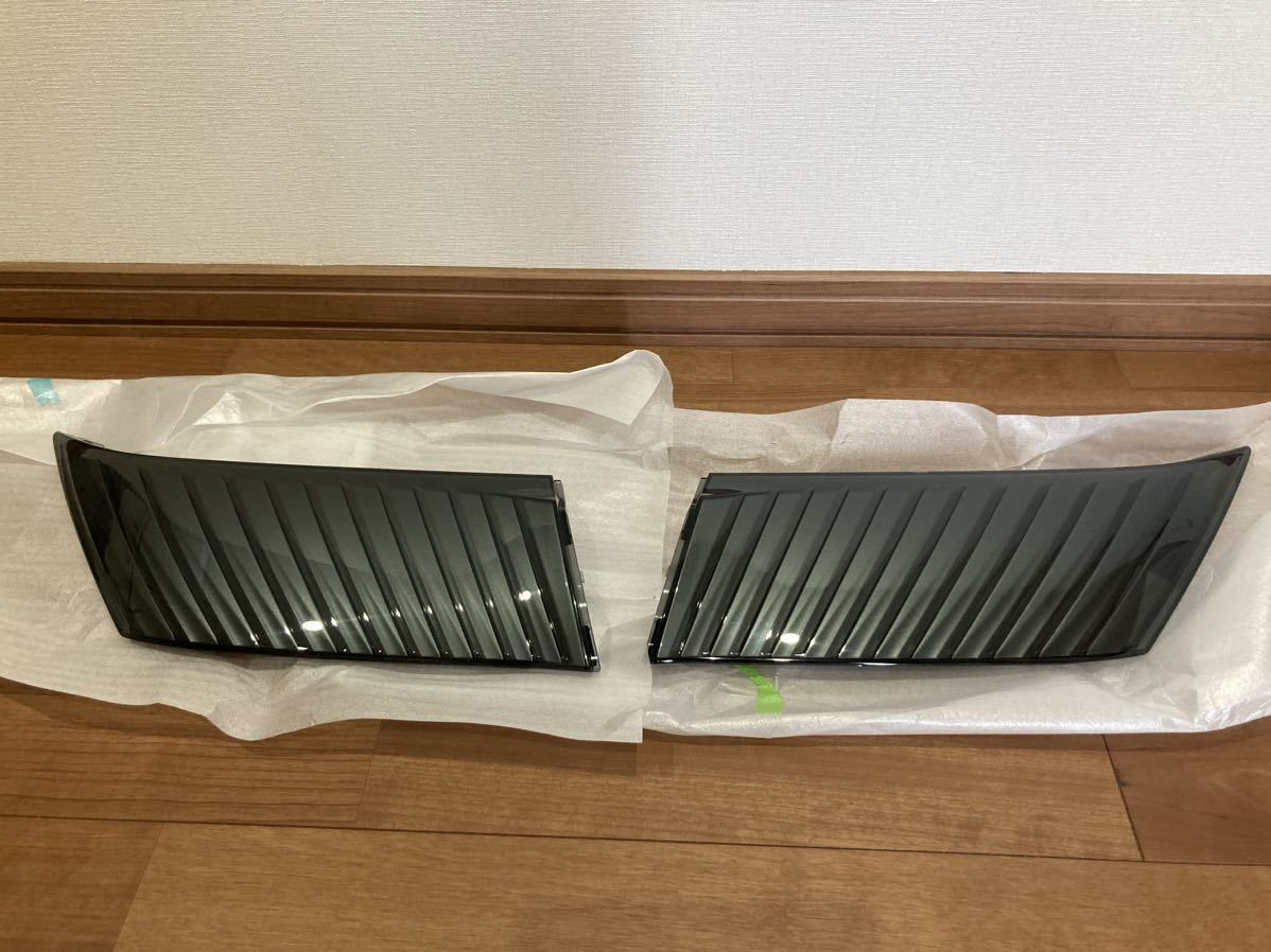 新作入荷，正規品 ハリアー60後期 新車外し 純正フロントグリル
