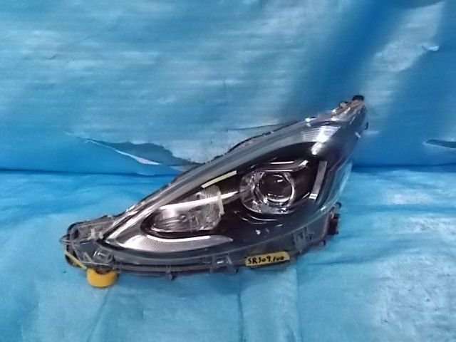 自動車用 ヘッドライト 本体トヨタアクアの左側 トヨタ アクア MXPK11
