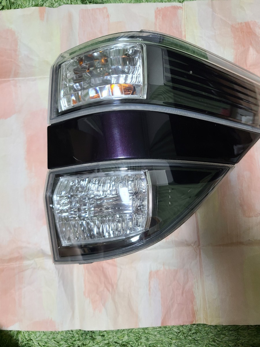 20系ヴェルファイア テールランプ 右テール　１点