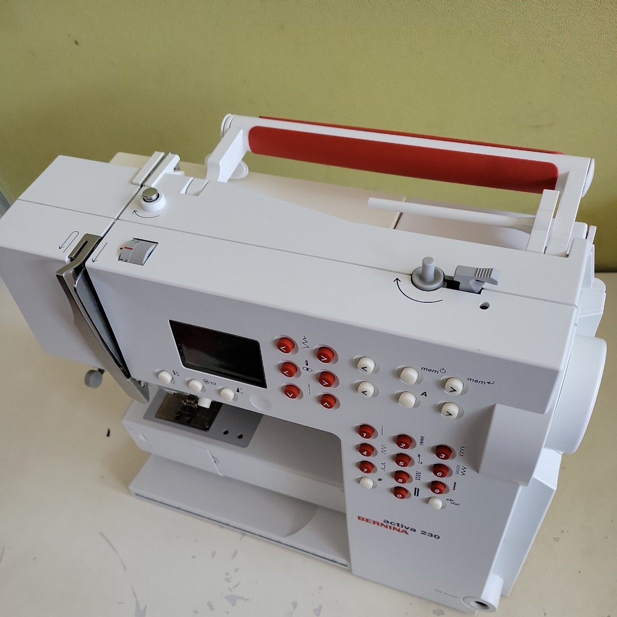 Bernina - Activa BERNINA Sewing 0 activa Machine | Pedal Machines 