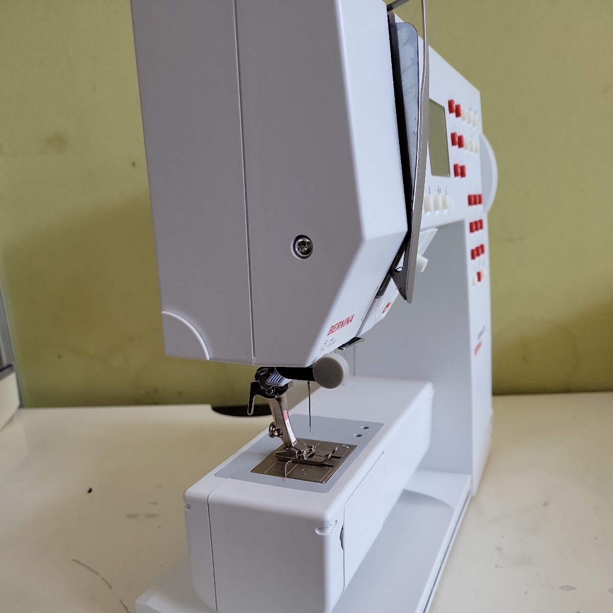 Bernina - Activa BERNINA Sewing 0 activa Machine | Pedal Machines 