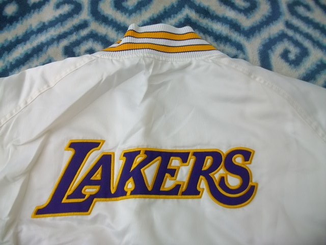 NIKE製 ロサンゼルス レイカーズ 白ジャンパー 極美品 XXL Los Angeles  