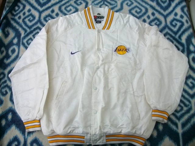 NIKE製 ロサンゼルス レイカーズ 白ジャンパー 極美品 XXL Los Angeles  