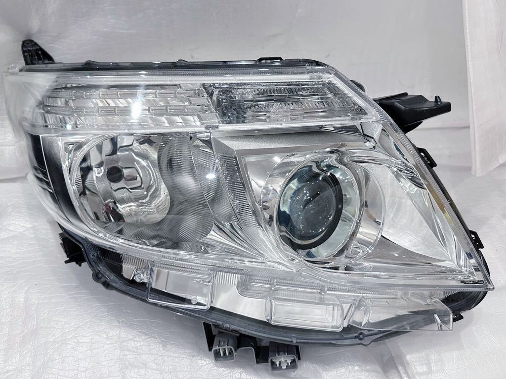 極美品 破損無 純正 LED ノア 80 前期 ヘッドライト 右 ヘッドランプ