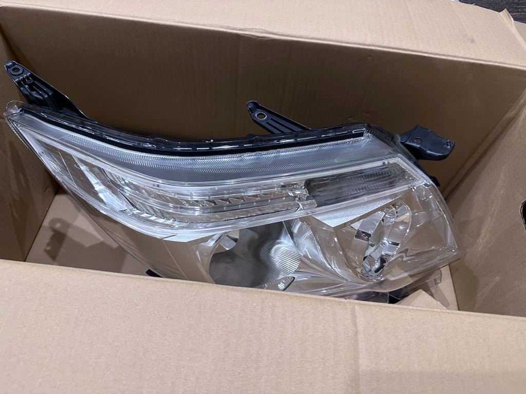 極美品 破損無 純正 LED ノア 80 前期 ヘッドライト 右 ヘッドランプ