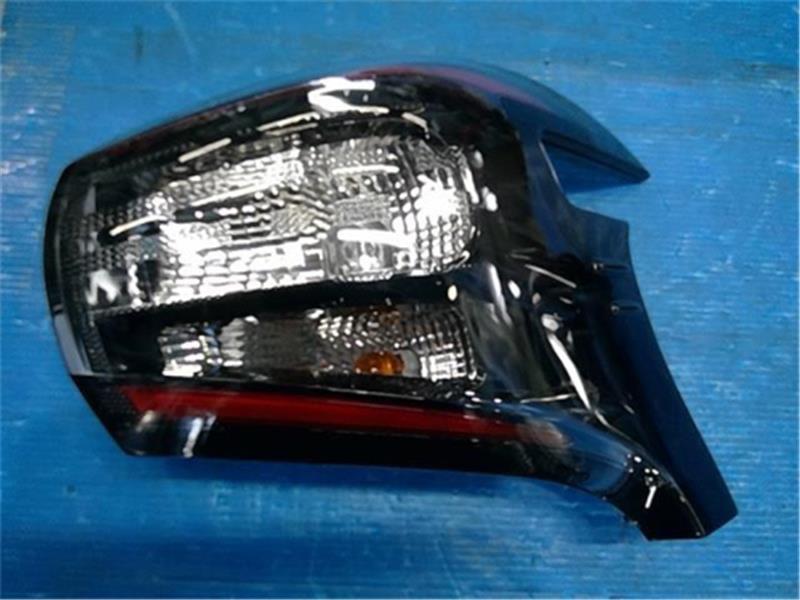 トヨタ 純正 シエンタ 《 NSP170G 》 右テールランプ P81400-23014764