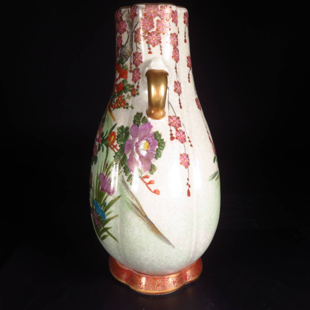 薩摩焼丸十字家紋 金襴手金彩色絵花鳥図耳付花瓶 細密絵付 花器 飾壺