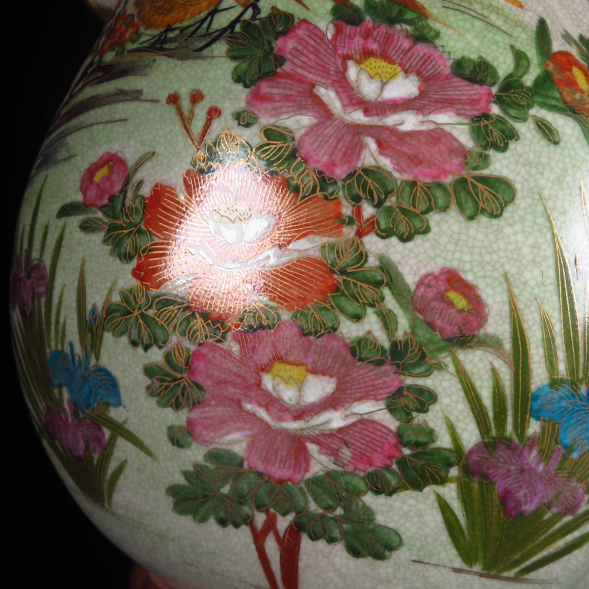 薩摩焼丸十字家紋 金襴手金彩色絵花鳥図耳付花瓶 細密絵付 花器 飾壺