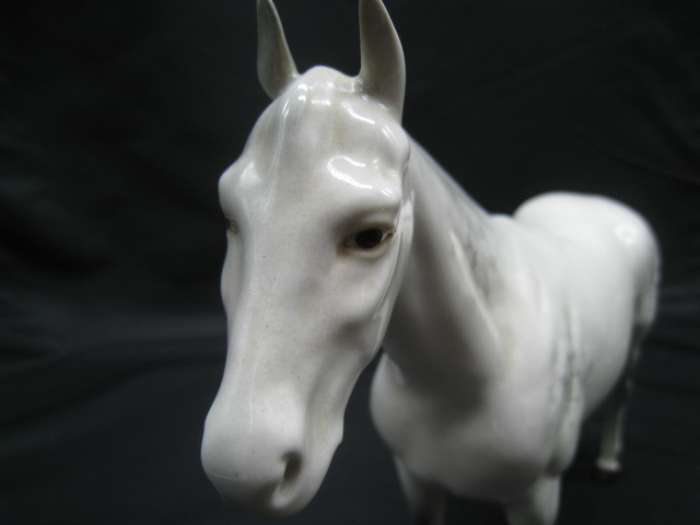 １０G16　BESWICK　ベスウィック　白馬　イギリス　オブジェ　幅２５ｃｍ