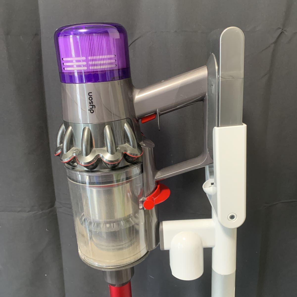 ジャンク dyson v11 fluffy+ ダイソン SV14コードレスクリーナー 充電 
