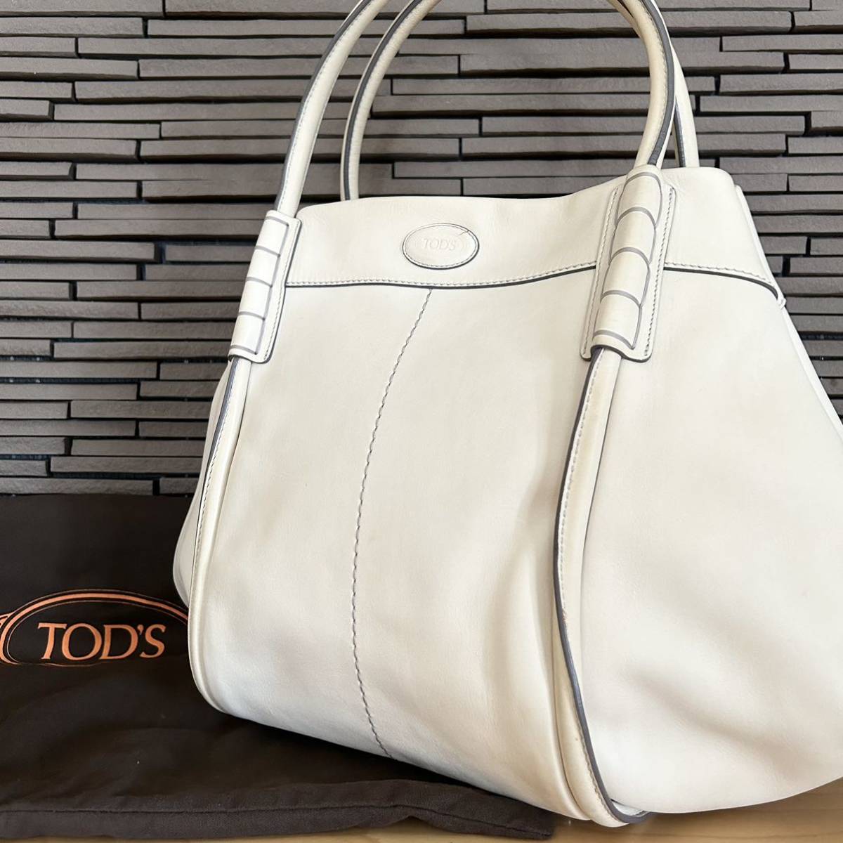トッズ トートバッグ ショルダーバッグ 肩掛け可能 レザー ベージュ 