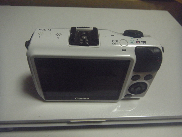 キヤノン EOS M デジタル ミラーレス 一眼カメラ 【中古】ジャンク 白