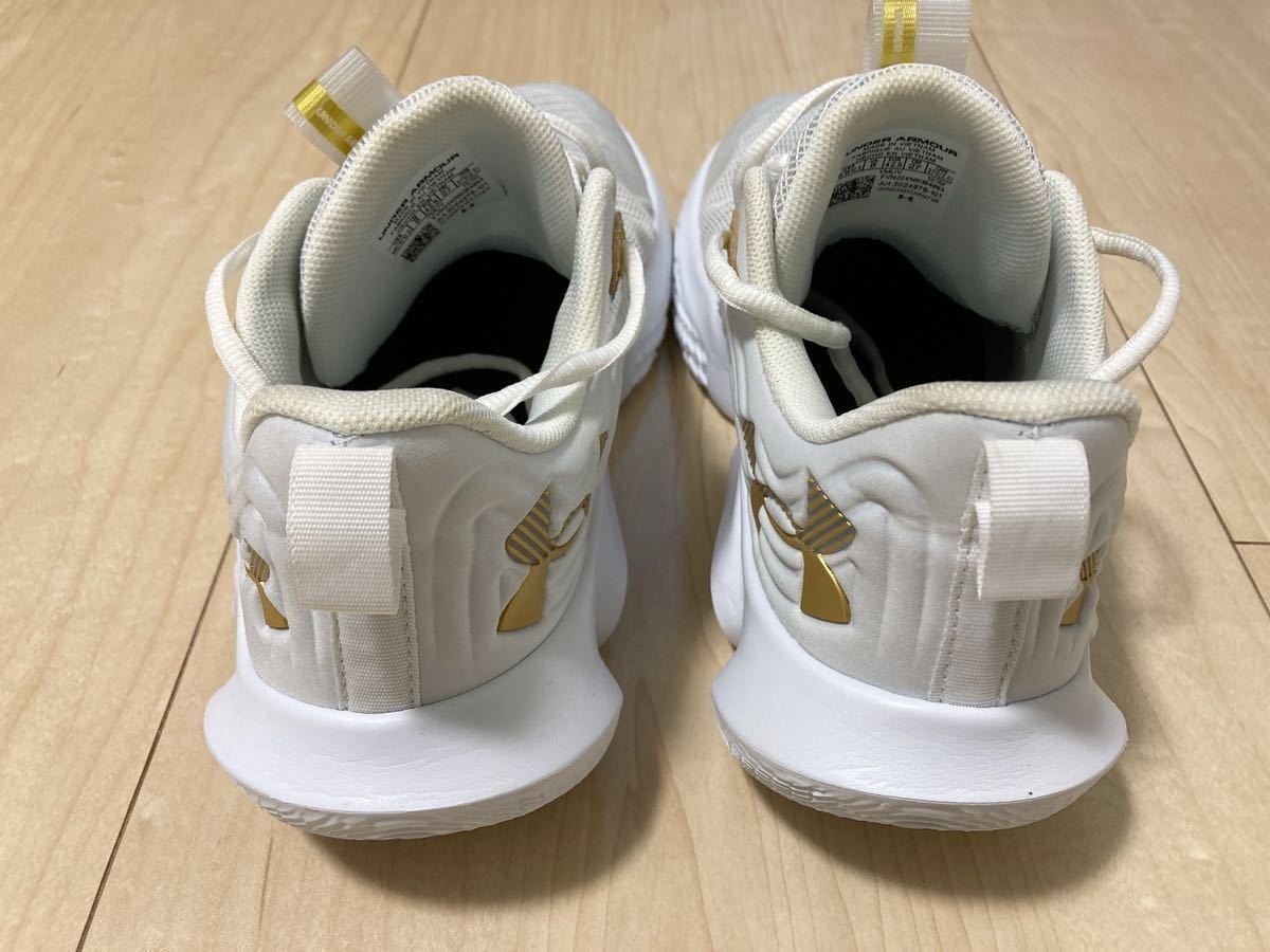 アンダーアーマー UNDER ARMOUR バスケットシューズ バッシュ 白 27cm