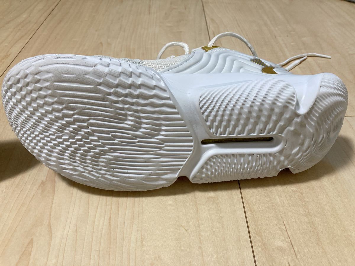 アンダーアーマー UNDER ARMOUR バスケットシューズ バッシュ 白 27cm