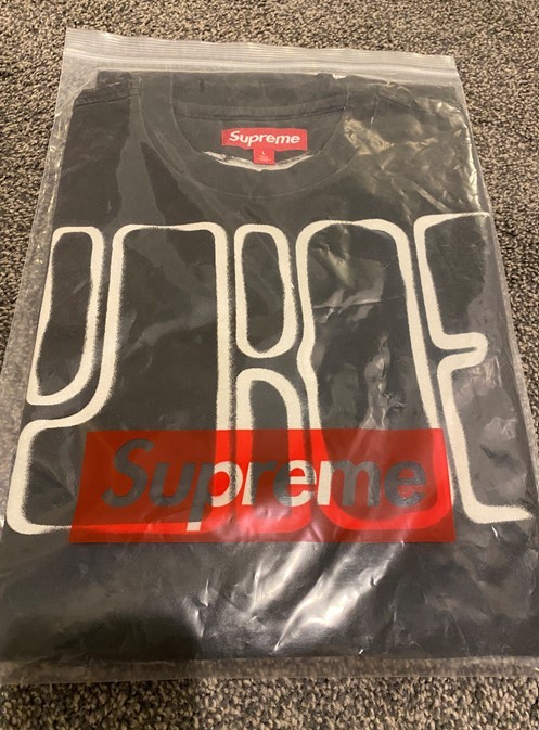 Supreme Knockout Overprint S⁄S Top - 堀米雄斗が着用している