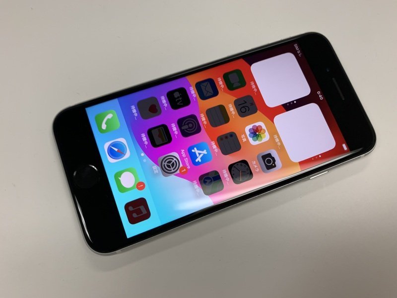 DU922 SIMフリー iPhoneSE 第2世代 ホワイト 128GB ジャンク ロックOFF