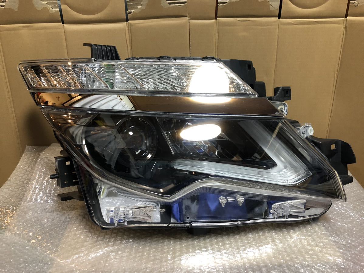 点灯OK日産純正 E52 エルグランド中期 LEDヘッドライト右側 KOITO ▽日産純正/エルグランド/E52/LED/ 右ヘッドライト KOITO 100-23674
