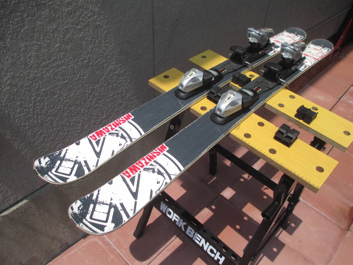 送料無料] NISHIZAWA 123cm ツインチップミッドスキーTRUST NISHIZAWA