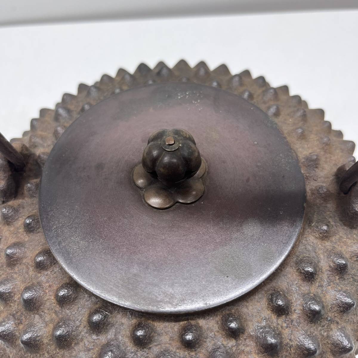 h2269 □中古□ 鉄瓶 龍文堂造 鬼あられ文様 玉霰 時代物 縁起物 伝統