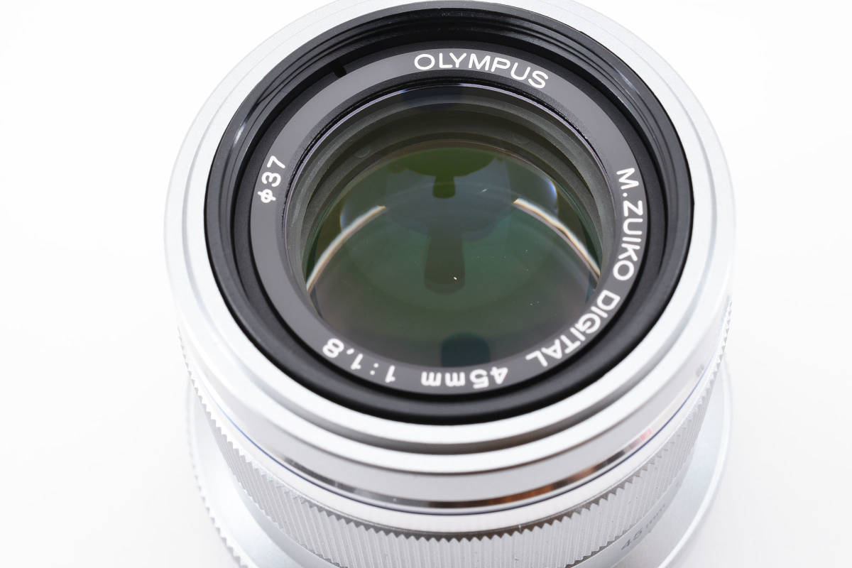 OLYMPUS PEN F整備済動作品 A Stylish and Functional Choice