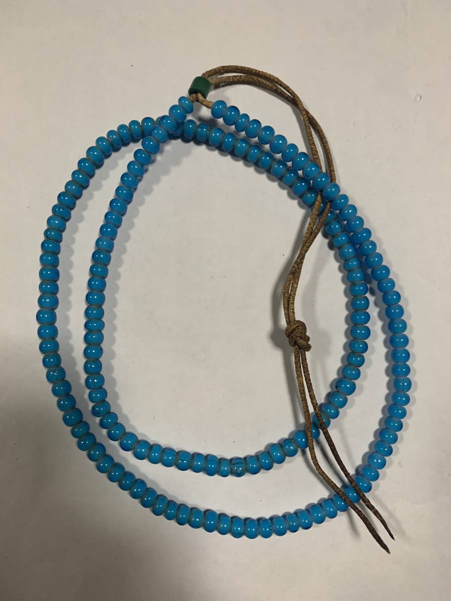 アメリカで購入　アンティークホワイトハーツビーズ　ライトブルー７０センチ　ゴローズの革紐に通ります。