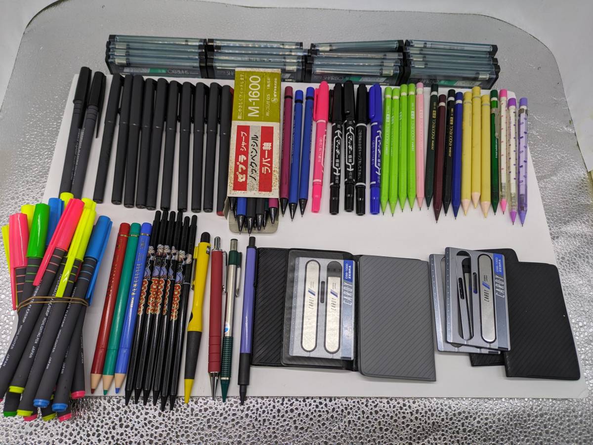 ゼブラを中心にシャープペンシル、シャープペンシルの芯、サインペン等まとめて出品です。珍しいカードタイプのペンも出品しています。