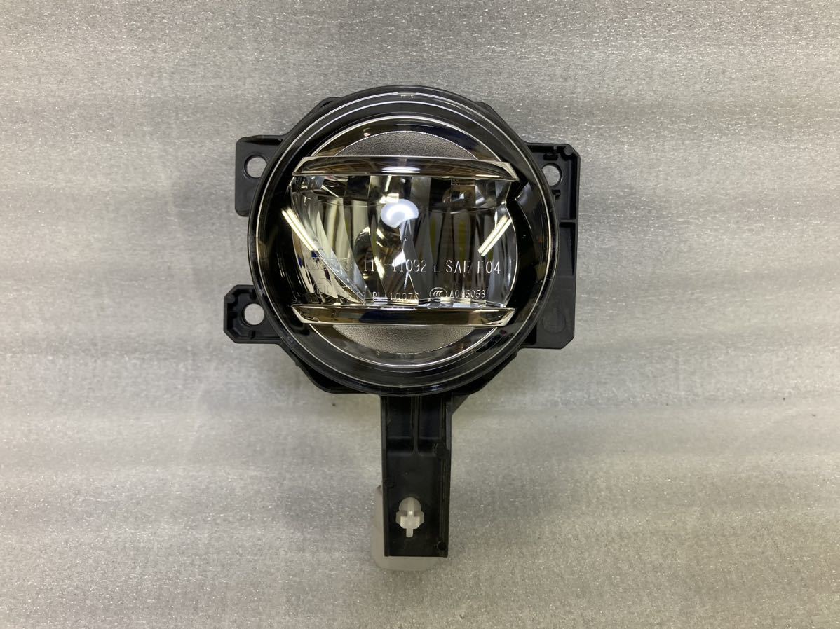 9330 美品 ダイハツ 純正 キャスト LA250S 左フォグランプ LED KOITO 114-11092