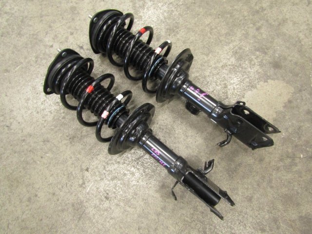 [V62*EE2]【海外仕様 左ハンドル】スバル SK系 SK7 フォレスター ストラットショックアブソーバー フロント2本 [ 20310SJ311]