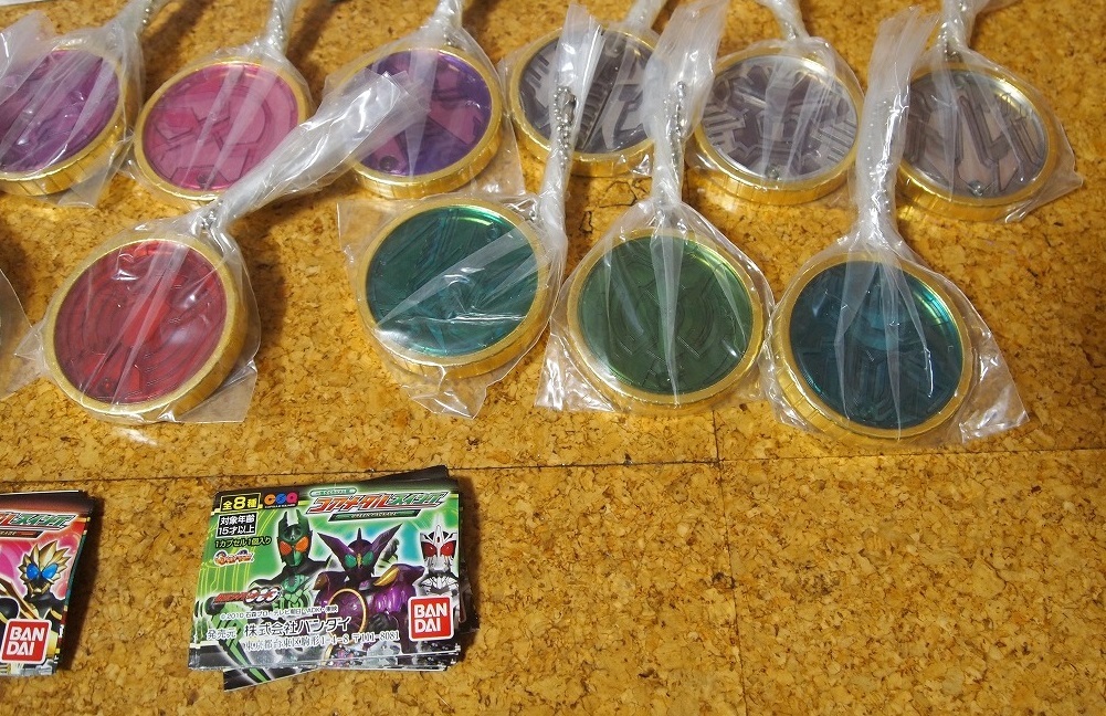 仮面ライダーオーズ コアメダルスイング レッドパッケージ グリーンパッケージ レア！ 新品フルコンプ！ オーメダル コアメダルスイング RED GREEN