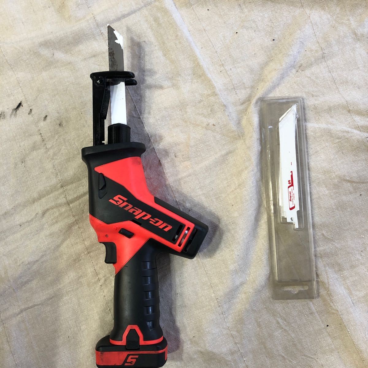 タニザワ 電動ファン付呼吸用保護具 （バッテリー・充電器付属）【1 