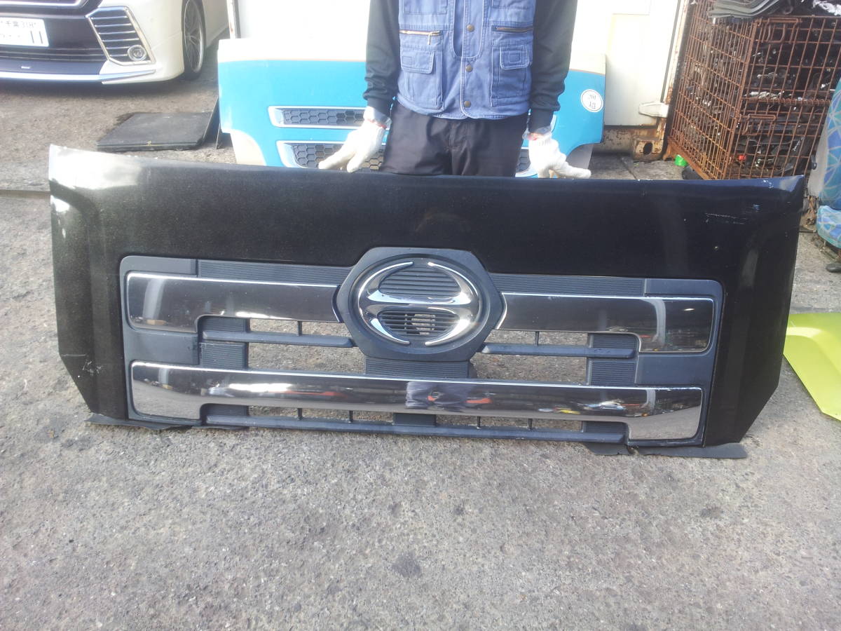 日野　プロフィア フロントパネル　 サラウンド グリル ①　 R5-11-9