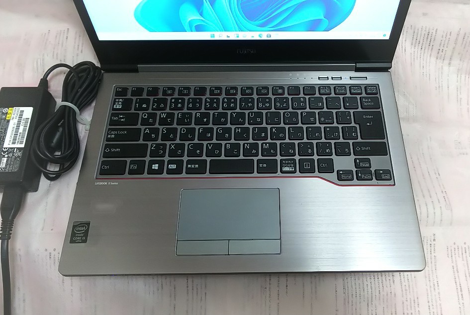 最新'Windows11Pro 23H2＊タッチパネル* SSD256.Mem８， LIFEBOOK U745/M Core i5 . 優良14.0型HD. 無線LAN.Bｔ.WebCam.ACアダプタ＊19mm厚 