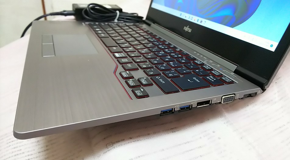 最新'Windows11Pro 23H2＊タッチパネル* SSD256.Mem８， LIFEBOOK U745/M Core i5 . 優良14.0型HD. 無線LAN.Bｔ.WebCam.ACアダプタ＊19mm厚 