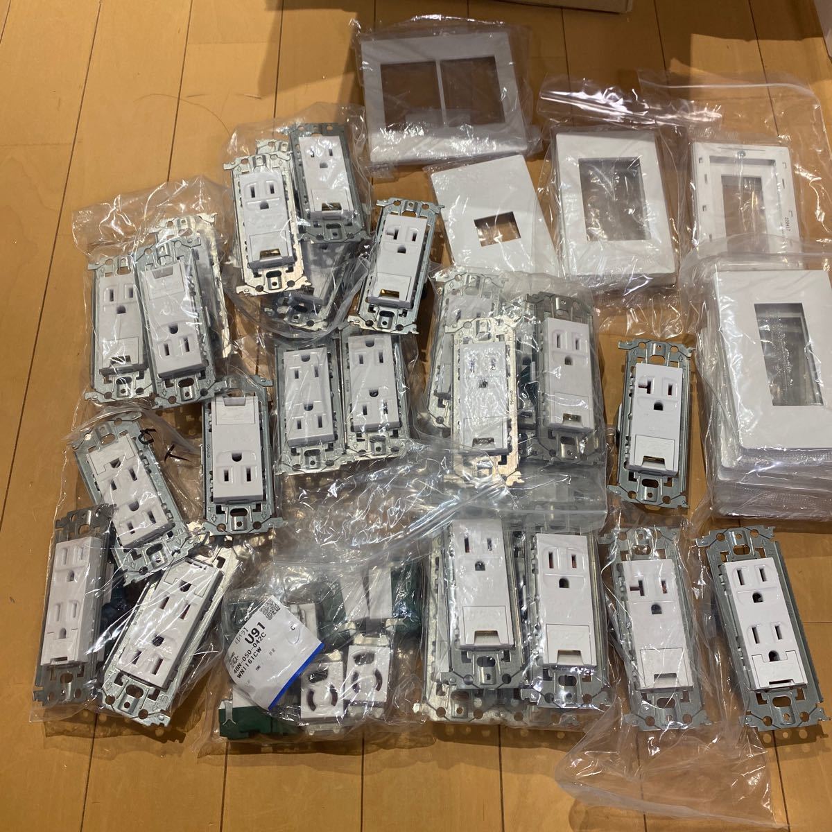 パナソニック コンセント 各種 カバープレート アドバンスシリーズ　新品未使用のセット販売