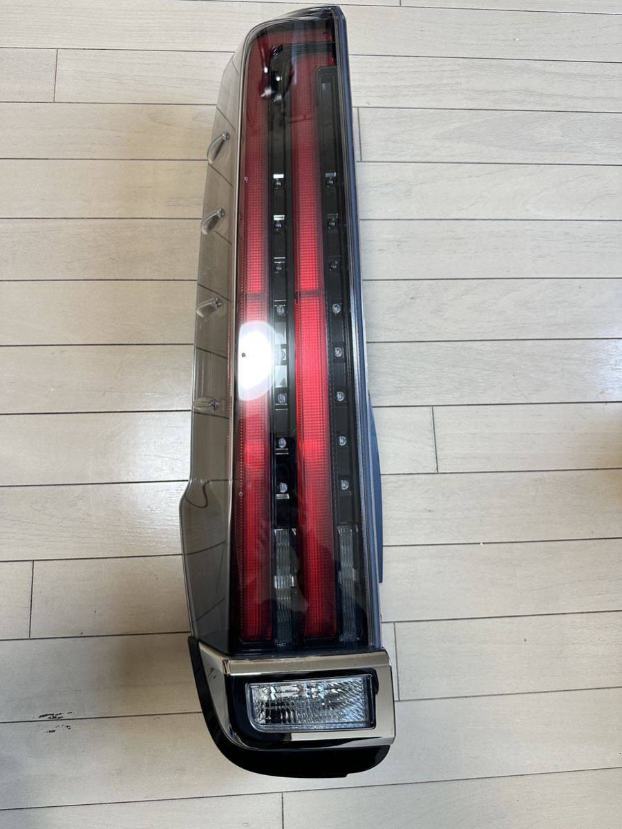 ノア エスクァイア 80系 後期 左テールランプ ZRR80/ZRR85/ZWR80 後期